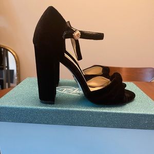 Gently worm by Betsy Johnson Black Velvet Heel